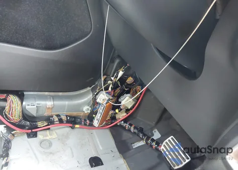 2021 Volvo Xc40 T5 R-Design z USA, uszkodzony, nr VIN YV4162UM8M2467055